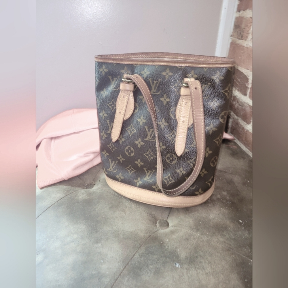 Louis Vuitton Tote Bucket bag!